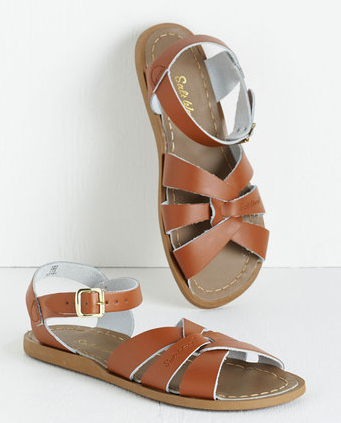 what-to-pack-blogher-saltwater-sandals-tan-modcloth
